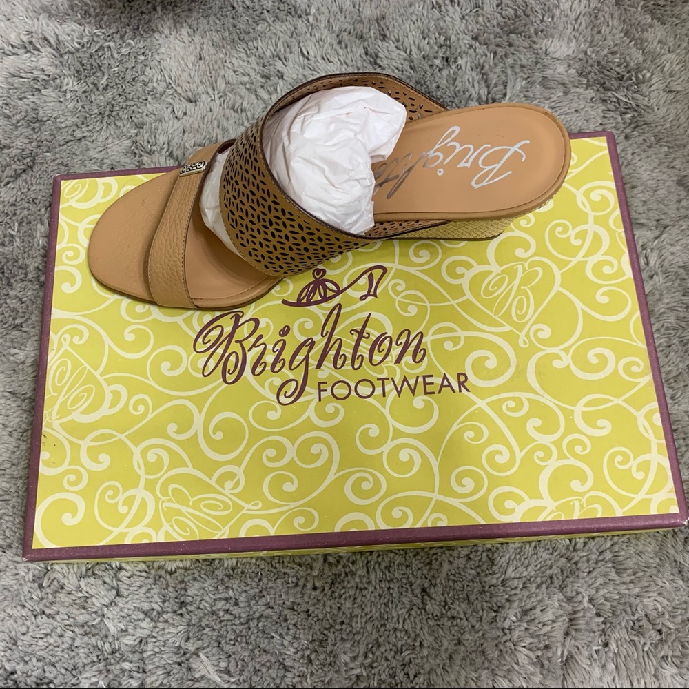 NWB Gorgeous Brighton tan size 9 1/2 wedges.